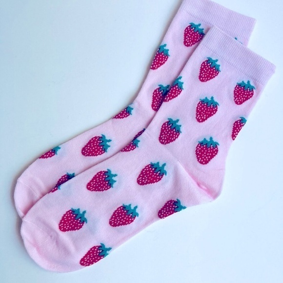 🍒 5/$25 🍒 Pink Strawberry Socks - Picture 1 of 2